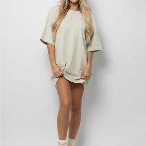 Comfrt ‘Essential Oversized Tee’ in Mineral